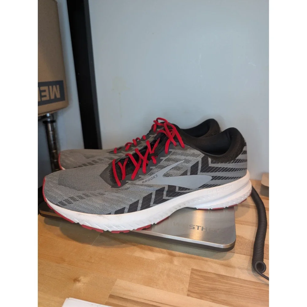 Brooks Launch 6 Mens Running Shoes Grey‎ Black Red 1102971D071 Size 12.5 Rack